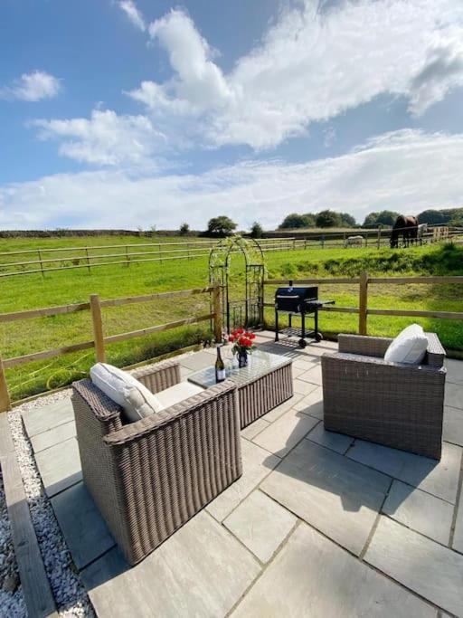 Luxury Detached Peak District Stone Barn - Dog Friendly Villa Hazelwood Exterior foto